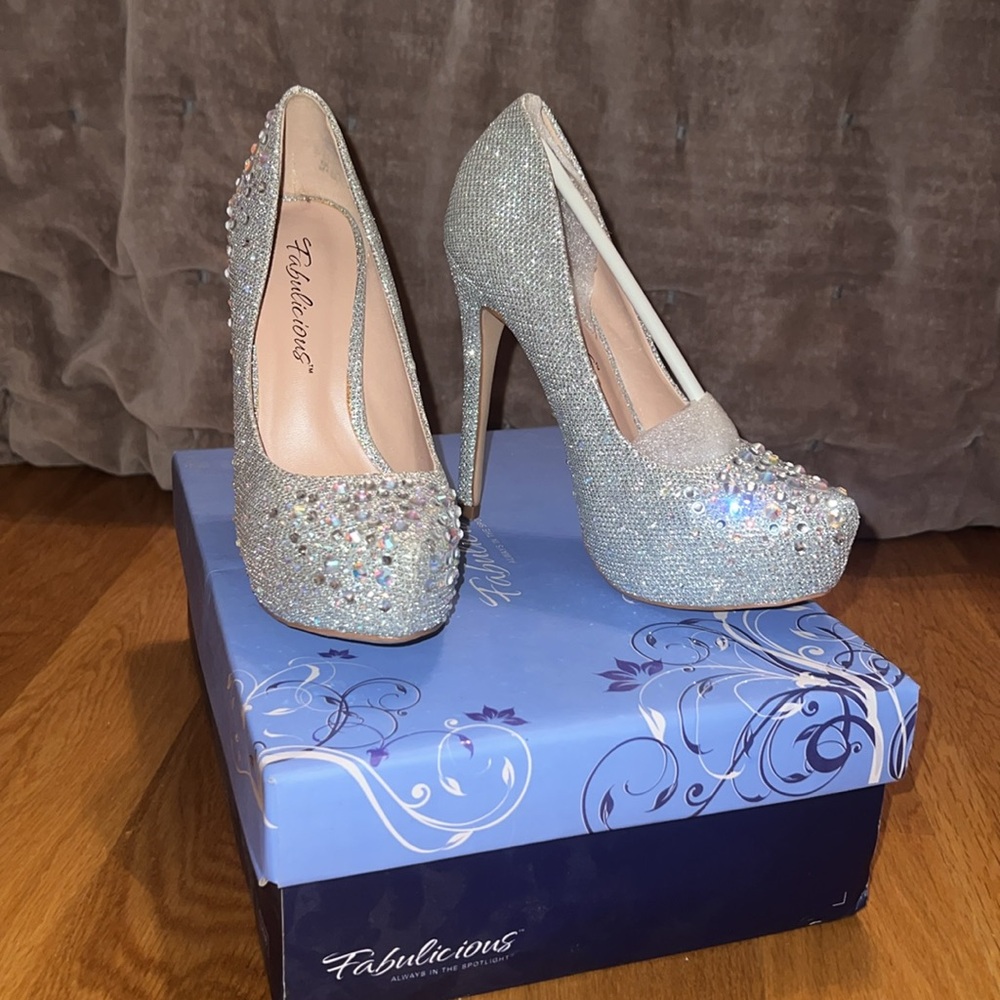 Fabulicious Shoes - Size 5